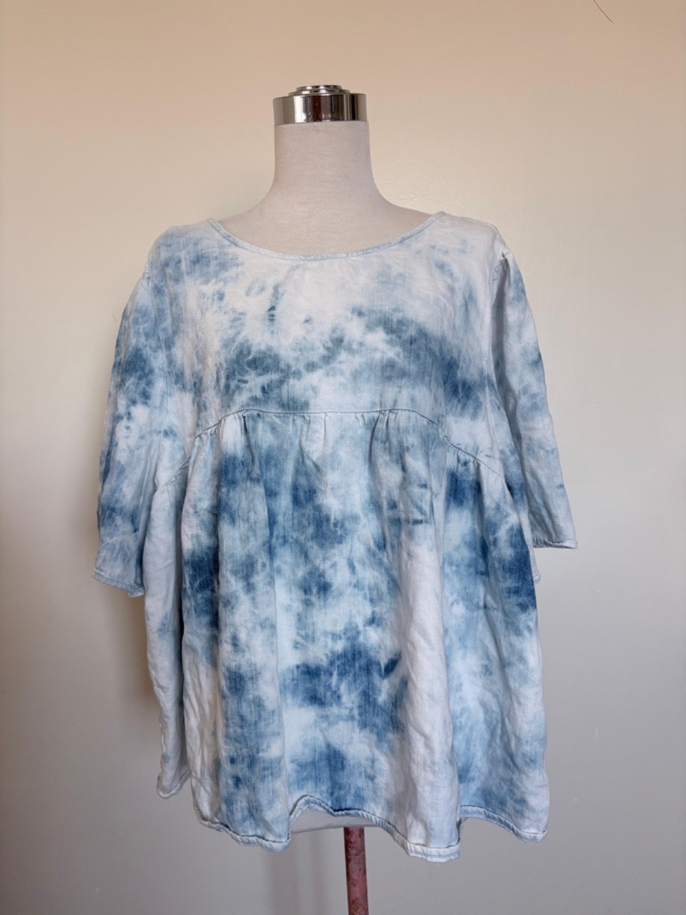 Old Navy Blue and White Tie-Dye Babydoll Tunic Top